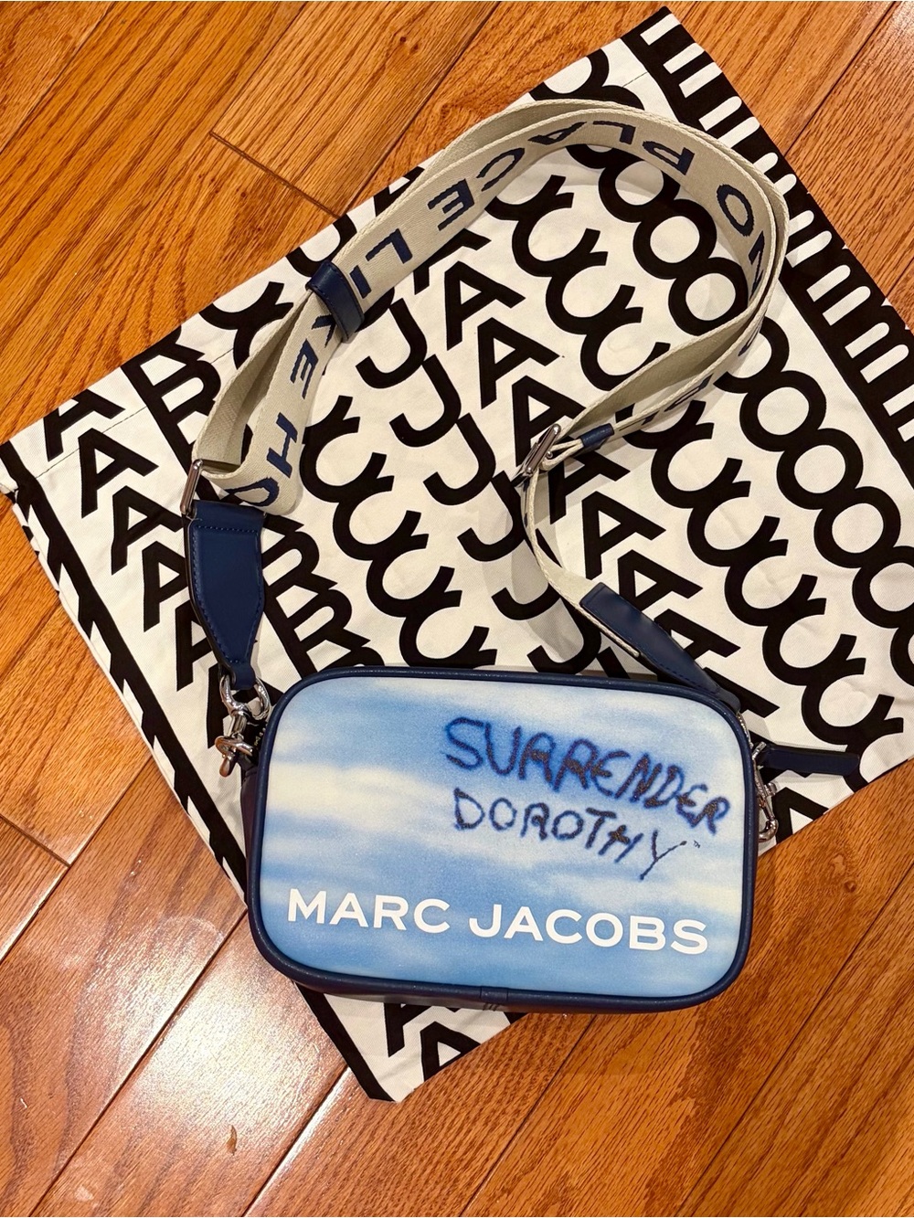 Marc Jacobs - The Wizard of Oz “Surrender Dorothy” Flash Camera Bag RARE NWOT